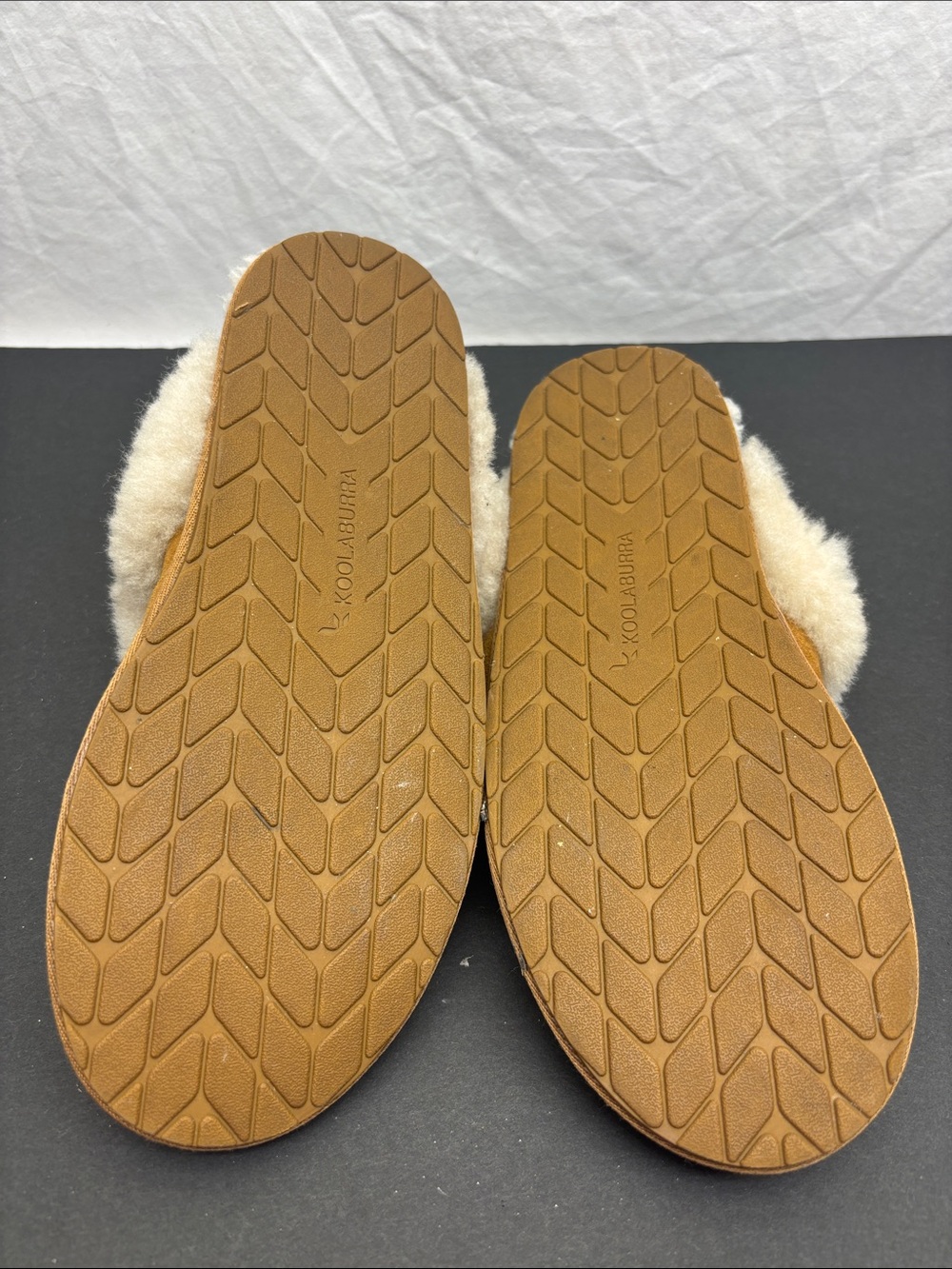Koolaburra Slippers women’s SZ 8, box 48 - Picture 5 of 6